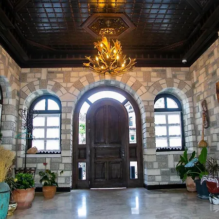 Hotel Onufri 4*