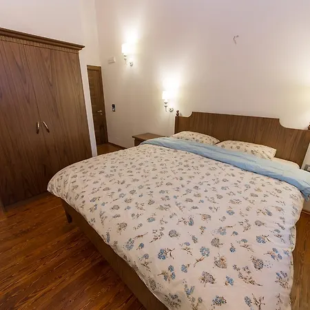 Onufri Hotel 4*